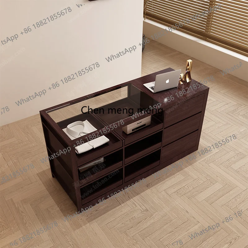 Sklep odzieżowy damski Nakashi – Glass Cabinet Display recenzja i cena